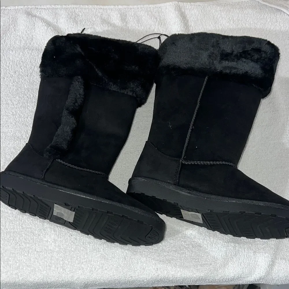 Cozy Black Fur-Trimmed Winter Boots